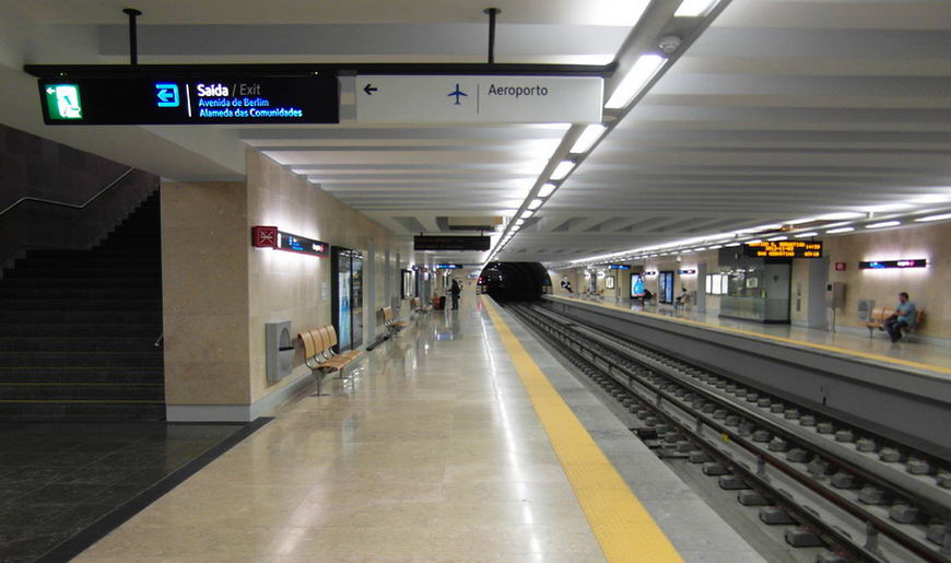 Аэропорт Лиссабона - станция метро Aeropuerto.